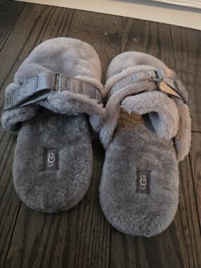 UGG Fluffita Slide Sandals in Gray